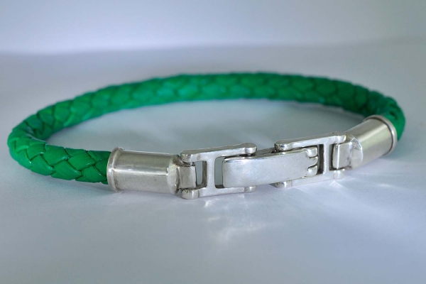 Armband mit Zierverschluss glatt und Rundflechtleder in Grün